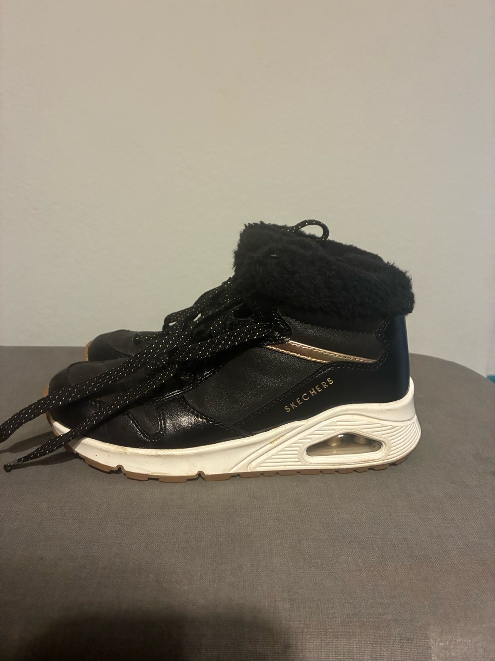 Skechers Black Faux-Fur Lace-Up Sneaker Boot girls size 1